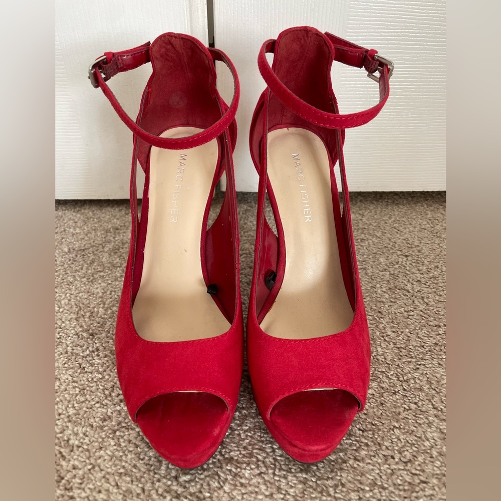 Marc Fisher heels, size 6 in red